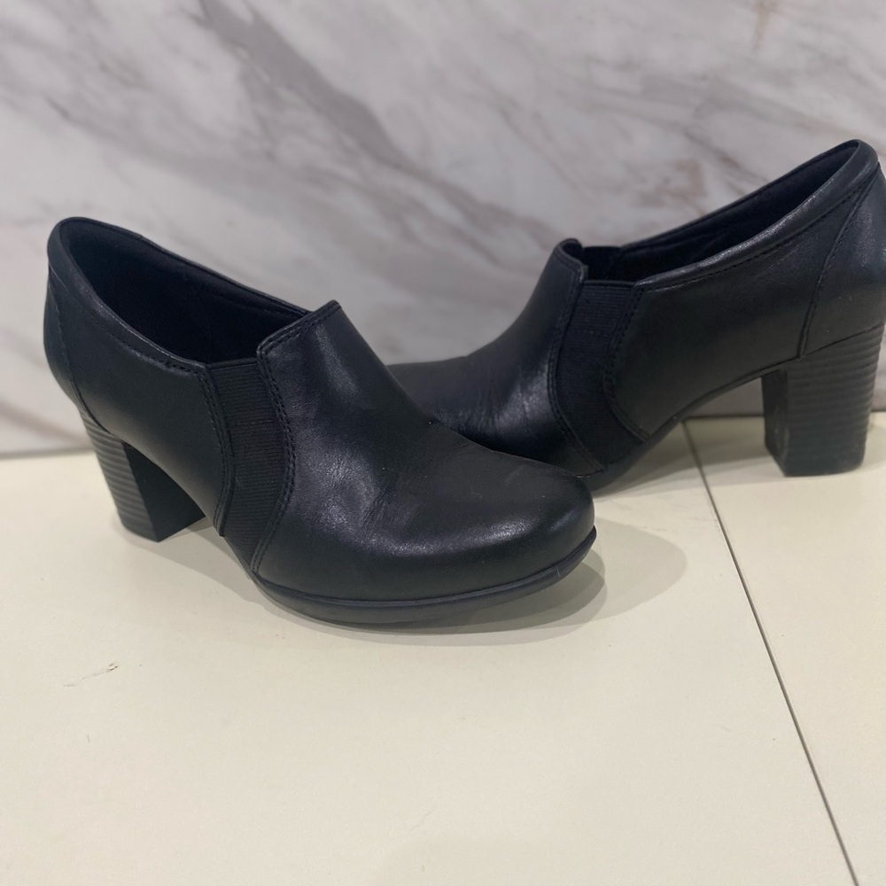 Clarks Women's Black Leather Slip-On Ankle Booties Mid Heel Casual